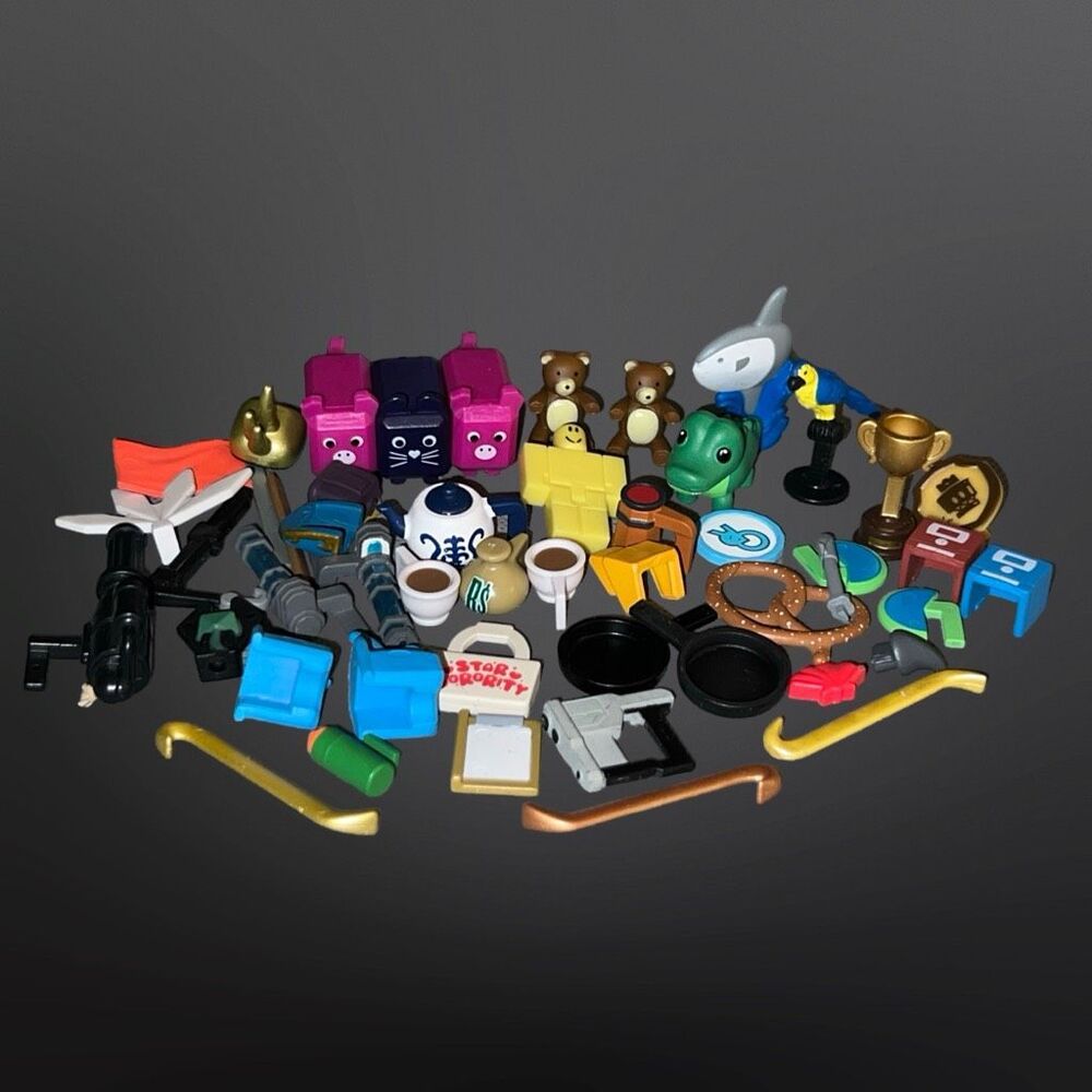 138 Pc Roblox Lot with Accessories, Weapons, Bodies, Hair, Hats Extras B18 - Picture 3 of 9